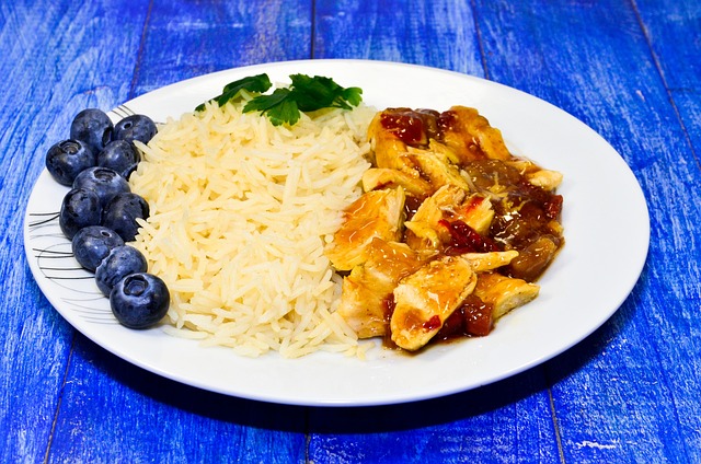 Insalatona con pollo e riso
